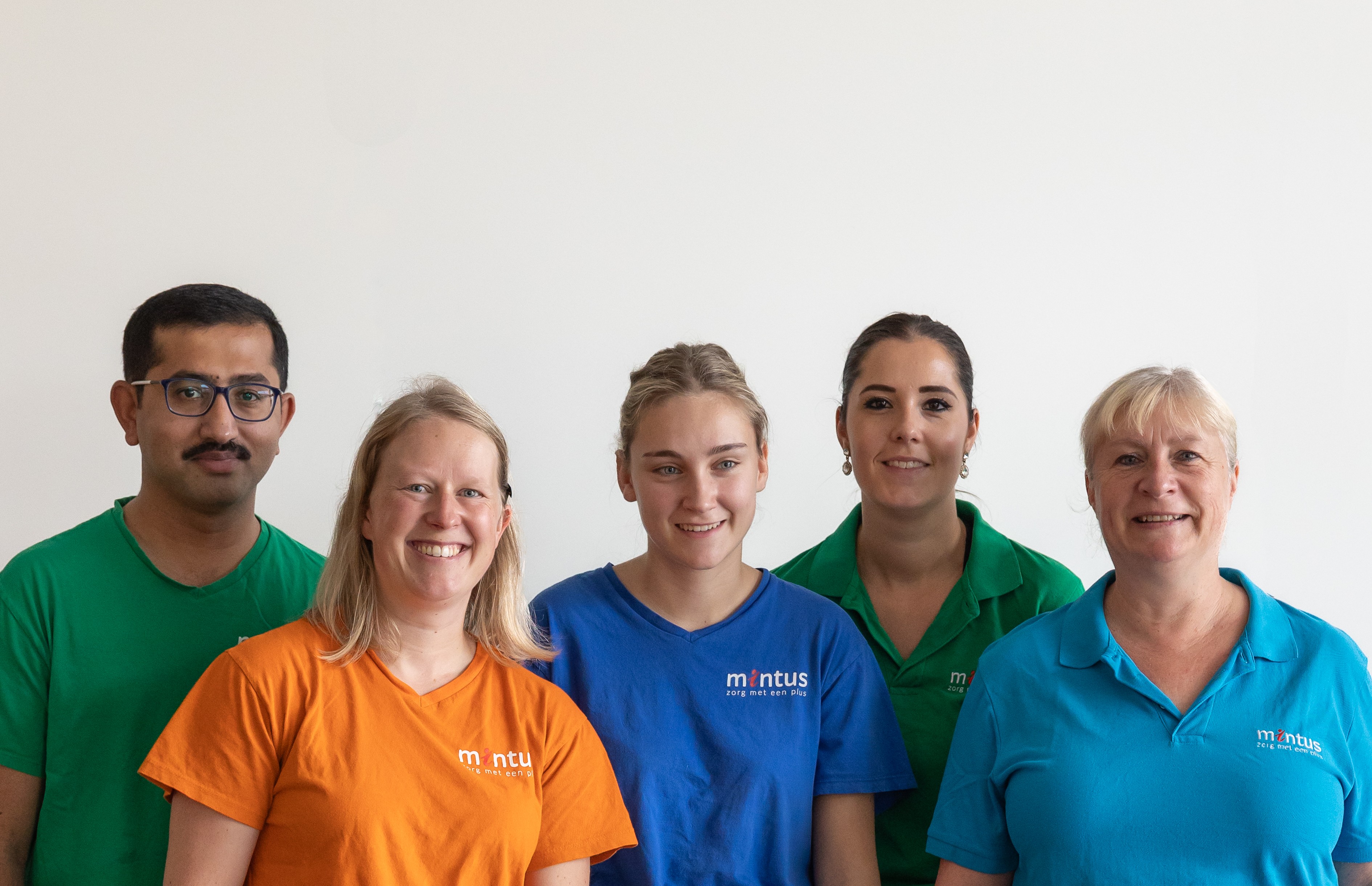 5 verpleeg- of zorgkundigen van de woonzorgcentra Mintus.