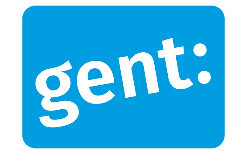 Een lichtblauw rechthoekig logo met afgeronde hoeken. Daarin staat 'Gent:'