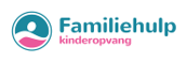 Blauwe letters op een witte achtergrond 'Familiehulp'. Roze letters op een witte achtergrond 'kinderopvang'