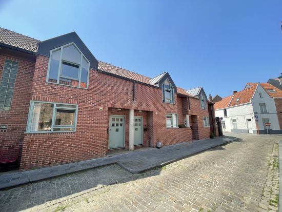 De aanleunwoning vanop de straatkant
